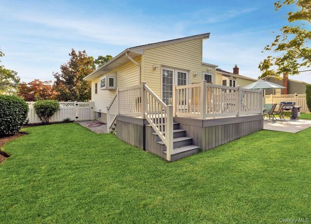 1040 4th Street, West Babylon, NY 11704