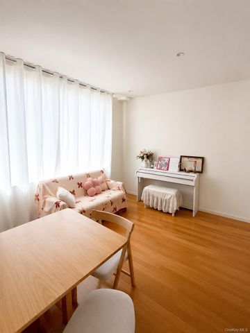 4223 Parsons Boulevard 5C, Flushing, NY 11355