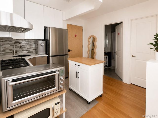 4223 Parsons Boulevard 5C, Flushing, NY 11355