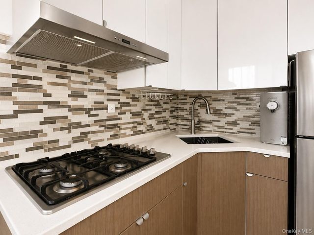 4223 Parsons Boulevard 5C, Flushing, NY 11355