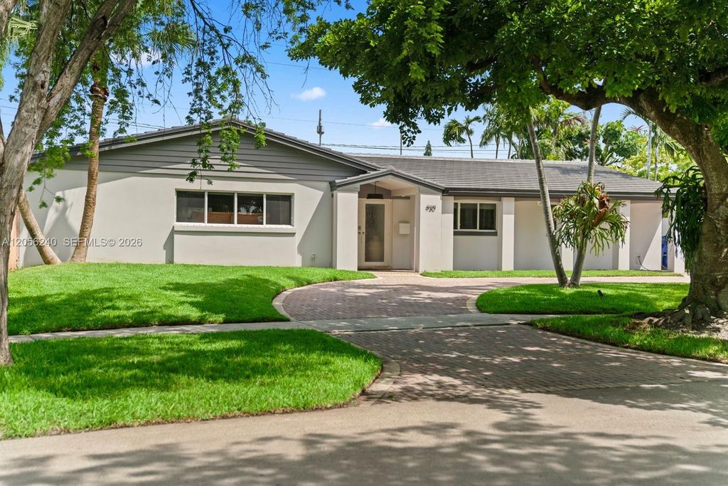 930 NE 182nd Terrace, North Miami Beach, FL 33162