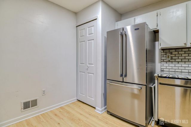 20 pembrook Avenue, North Brunswick, NJ 08902