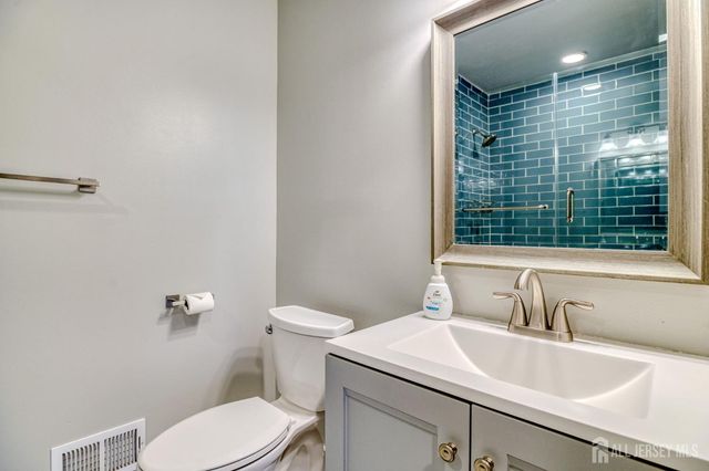 20 pembrook Avenue, North Brunswick, NJ 08902