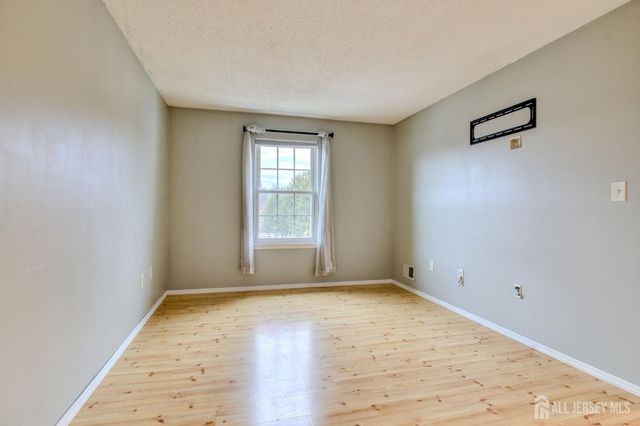 20 pembrook Avenue, North Brunswick, NJ 08902