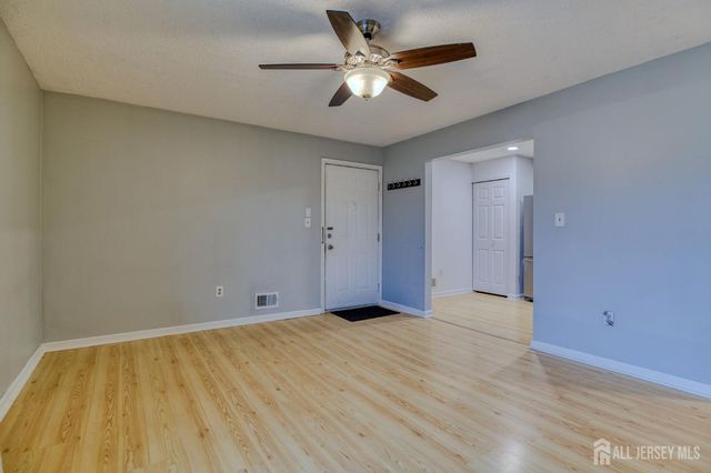 20 pembrook Avenue, North Brunswick, NJ 08902