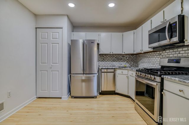 20 pembrook Avenue, North Brunswick, NJ 08902