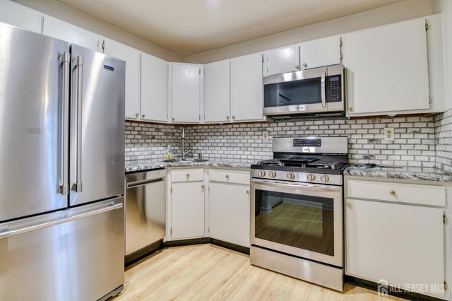 20 pembrook Avenue, North Brunswick, NJ 08902