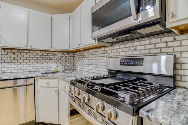 20 pembrook Avenue, North Brunswick, NJ 08902