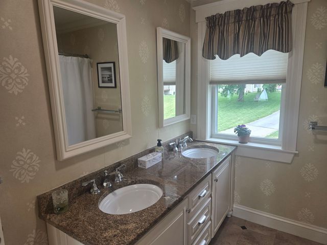 35 North Shore Road, Derry, NH 03038