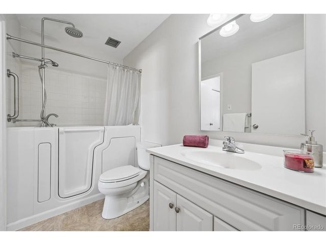 700 S Alton Way 6D, Denver, CO 80247