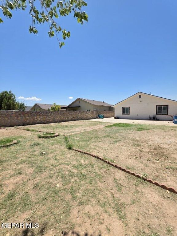 910 SGT JOSE GONZALES Road, El Paso, TX 79927