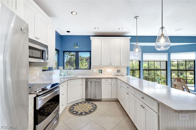 1126 Harbour Cottage CT, Sanibel, FL 33957