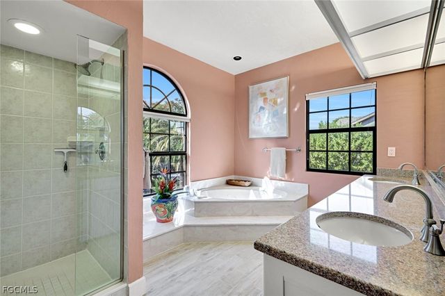 1126 Harbour Cottage CT, Sanibel, FL 33957