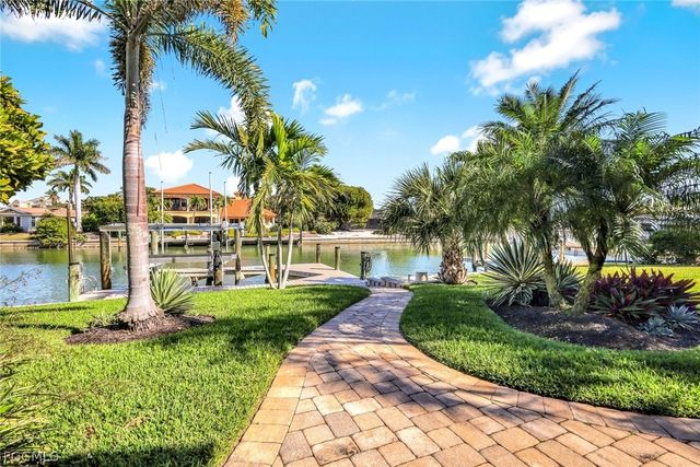 1126 Harbour Cottage CT, Sanibel, FL 33957