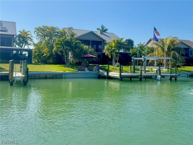 1126 Harbour Cottage CT, Sanibel, FL 33957