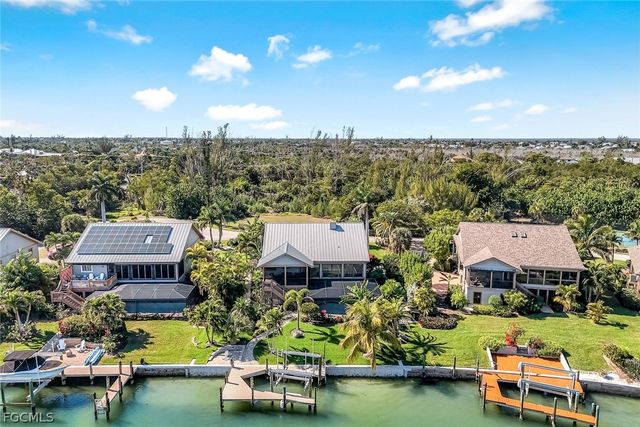 1126 Harbour Cottage CT, Sanibel, FL 33957