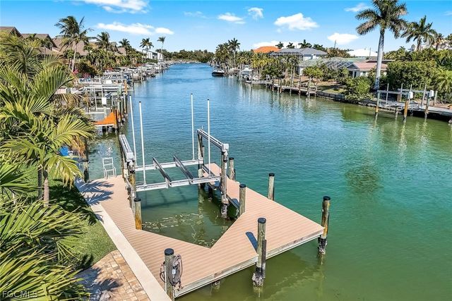 1126 Harbour Cottage CT, Sanibel, FL 33957