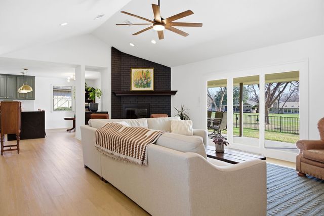 417 Olympia Fields, Meadowlakes, TX 78654