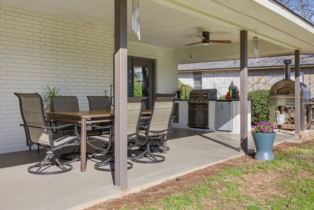 417 Olympia Fields, Meadowlakes, TX 78654