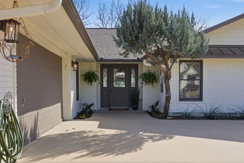 417 Olympia Fields, Meadowlakes, TX 78654