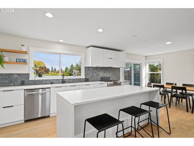 14375 Sw BARLOW Ct, Beaverton, OR 97008