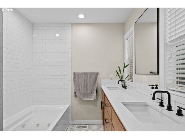 14375 Sw BARLOW Ct, Beaverton, OR 97008
