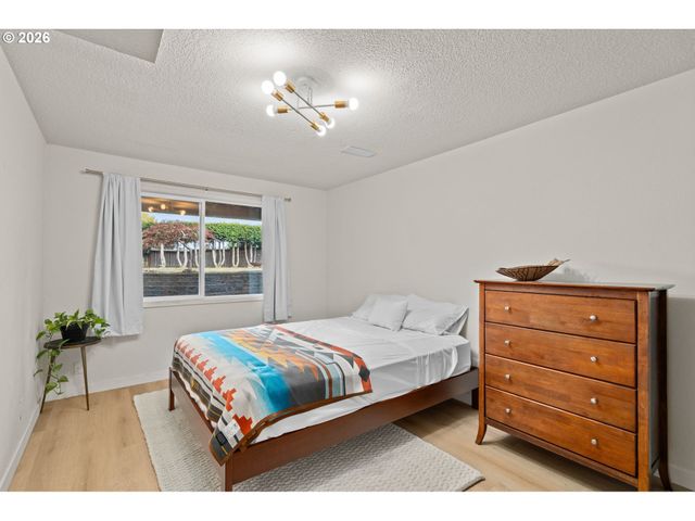 14375 Sw BARLOW Ct, Beaverton, OR 97008