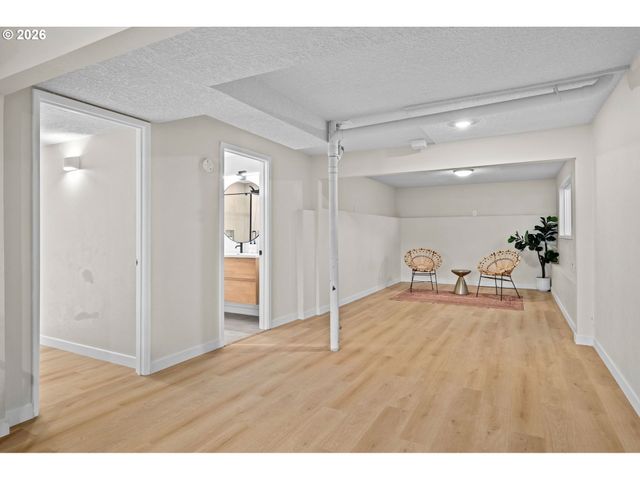 14375 Sw BARLOW Ct, Beaverton, OR 97008