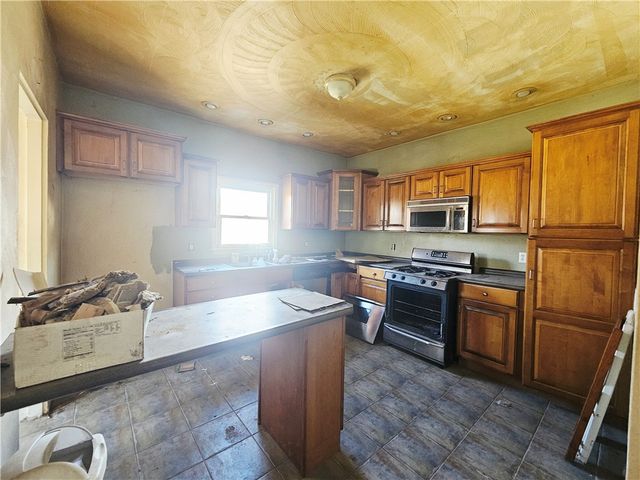 909 Franklin St, Mckeesport, PA 15132