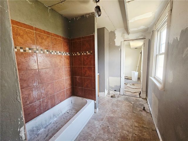 909 Franklin St, Mckeesport, PA 15132