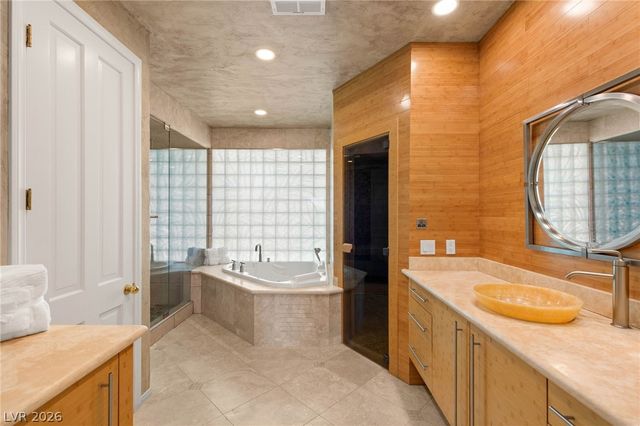 7869 Bermuda Dunes Avenue, Las Vegas, NV 89113