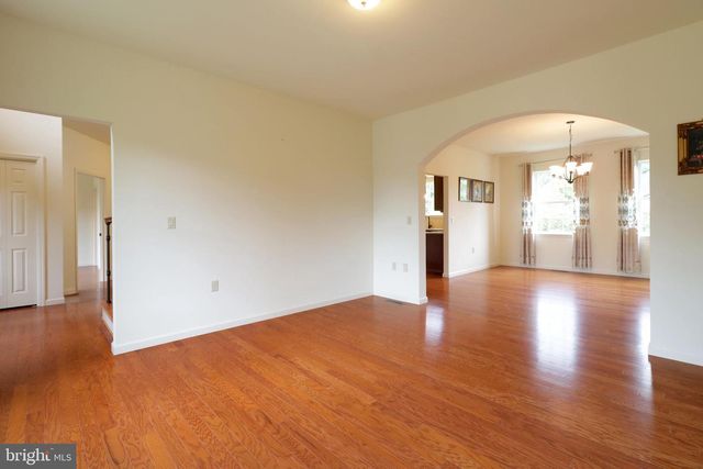 311 TREETOPS DR, State College, PA 16801