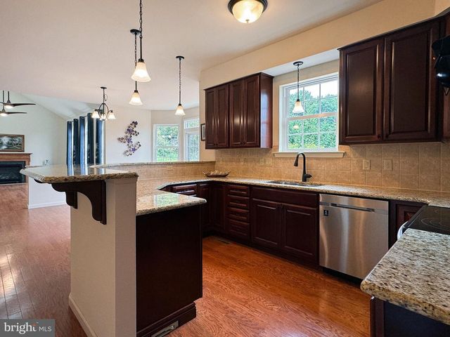 311 TREETOPS DR, State College, PA 16801