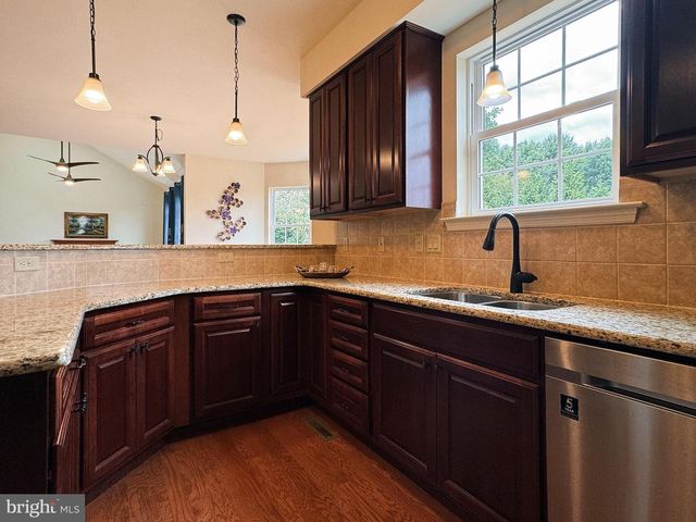 311 TREETOPS DR, State College, PA 16801