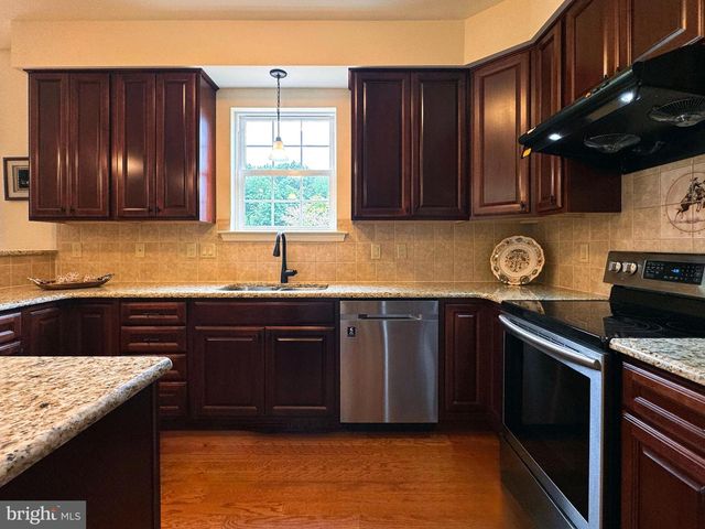 311 TREETOPS DR, State College, PA 16801