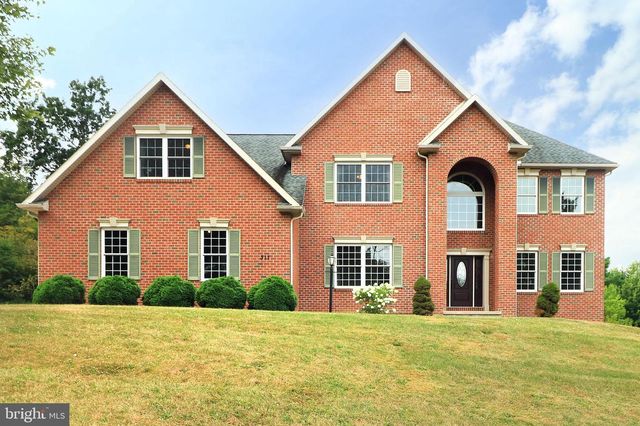 311 TREETOPS DR, State College, PA 16801