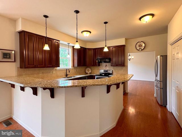 311 TREETOPS DR, State College, PA 16801