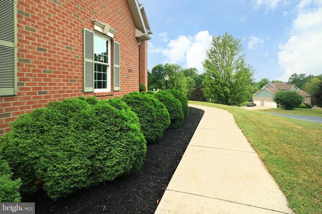 311 TREETOPS DR, State College, PA 16801