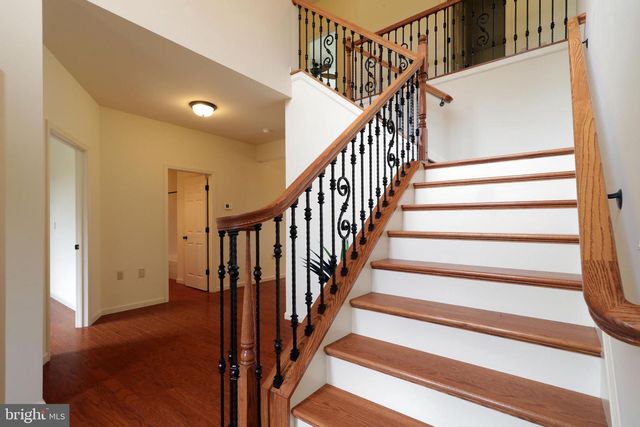 311 TREETOPS DR, State College, PA 16801