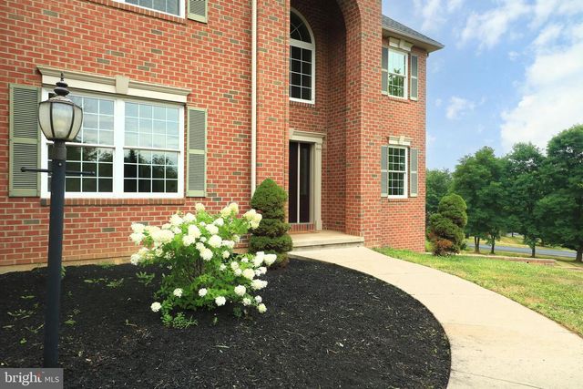 311 TREETOPS DR, State College, PA 16801