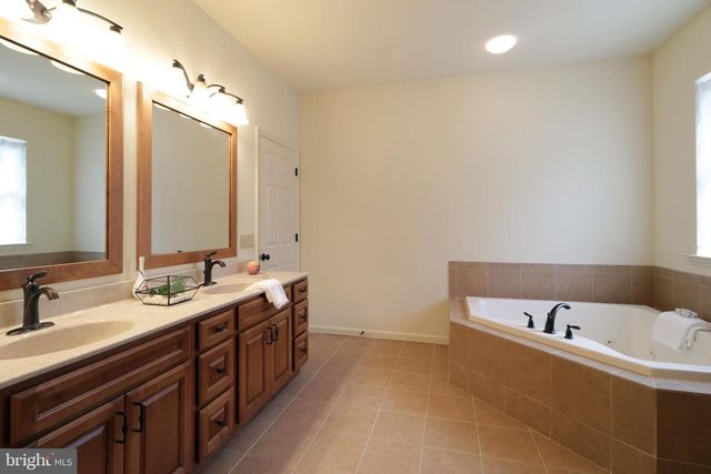 311 TREETOPS DR, State College, PA 16801