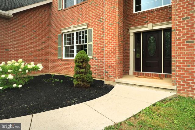 311 TREETOPS DR, State College, PA 16801