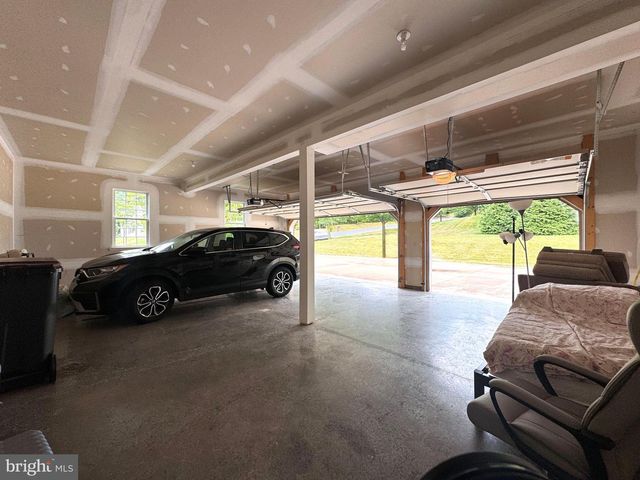 311 TREETOPS DR, State College, PA 16801