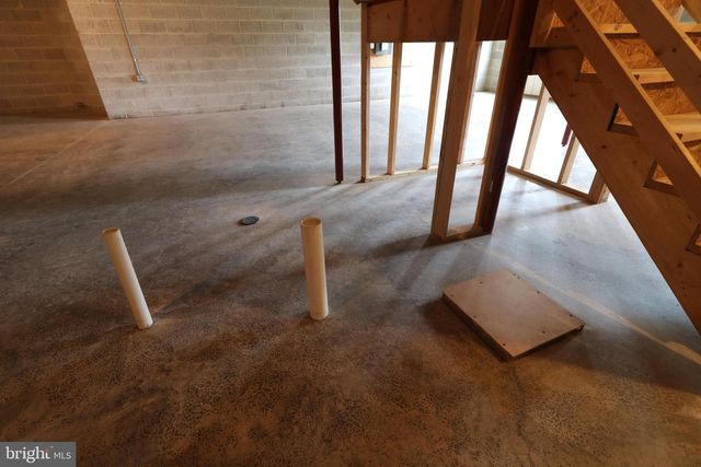 311 TREETOPS DR, State College, PA 16801