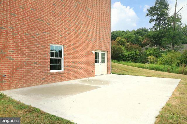 311 TREETOPS DR, State College, PA 16801