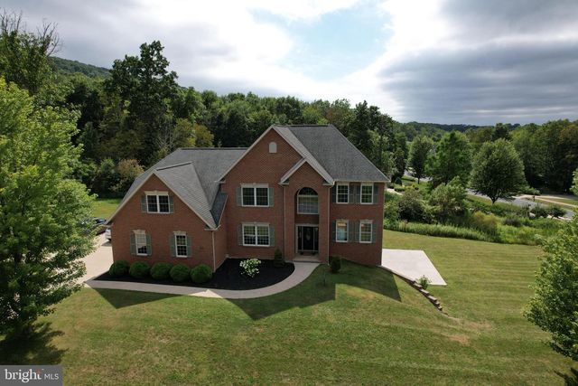 311 TREETOPS DR, State College, PA 16801
