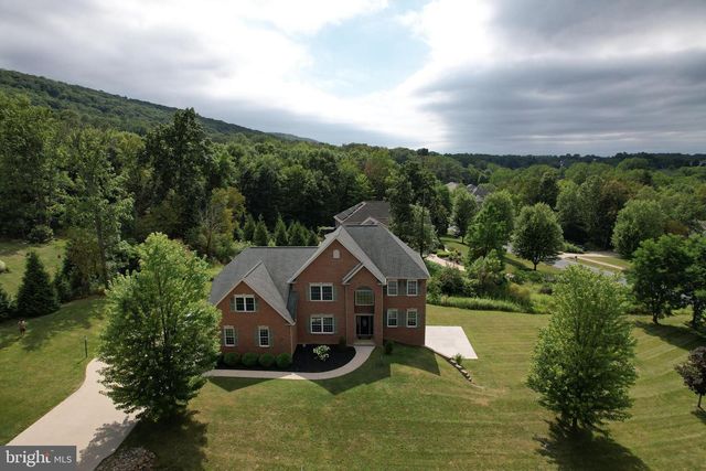 311 TREETOPS DR, State College, PA 16801