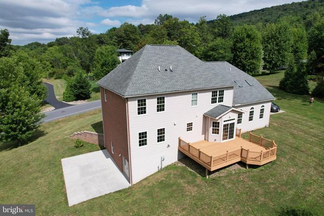 311 TREETOPS DR, State College, PA 16801
