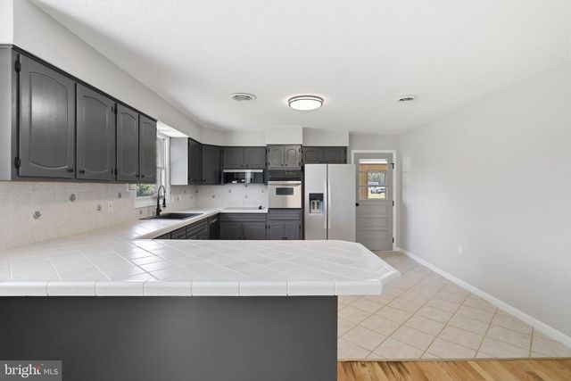 11195 VALLEY RD, Berkeley Springs, WV 25411