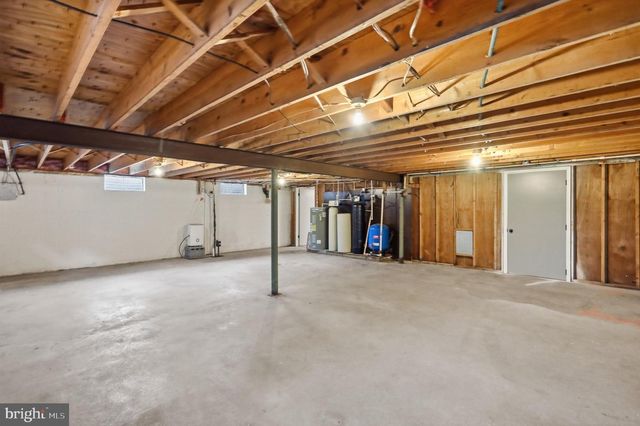 11195 VALLEY RD, Berkeley Springs, WV 25411